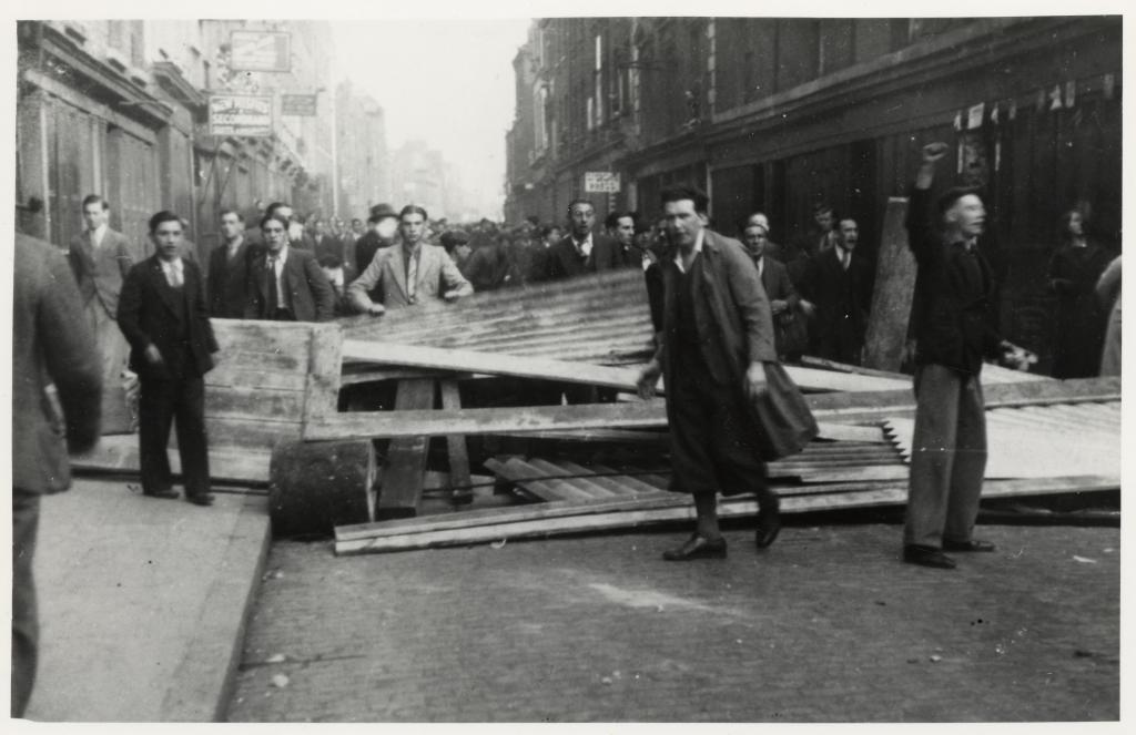 An east end world where far right fascism is on the rise. Battle of Cable Street, 1936, photo gallery